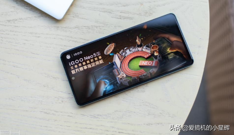 iqooneo5se和iqooneo5哪个好,vivoiqooneo5和vivoiqooneo5s