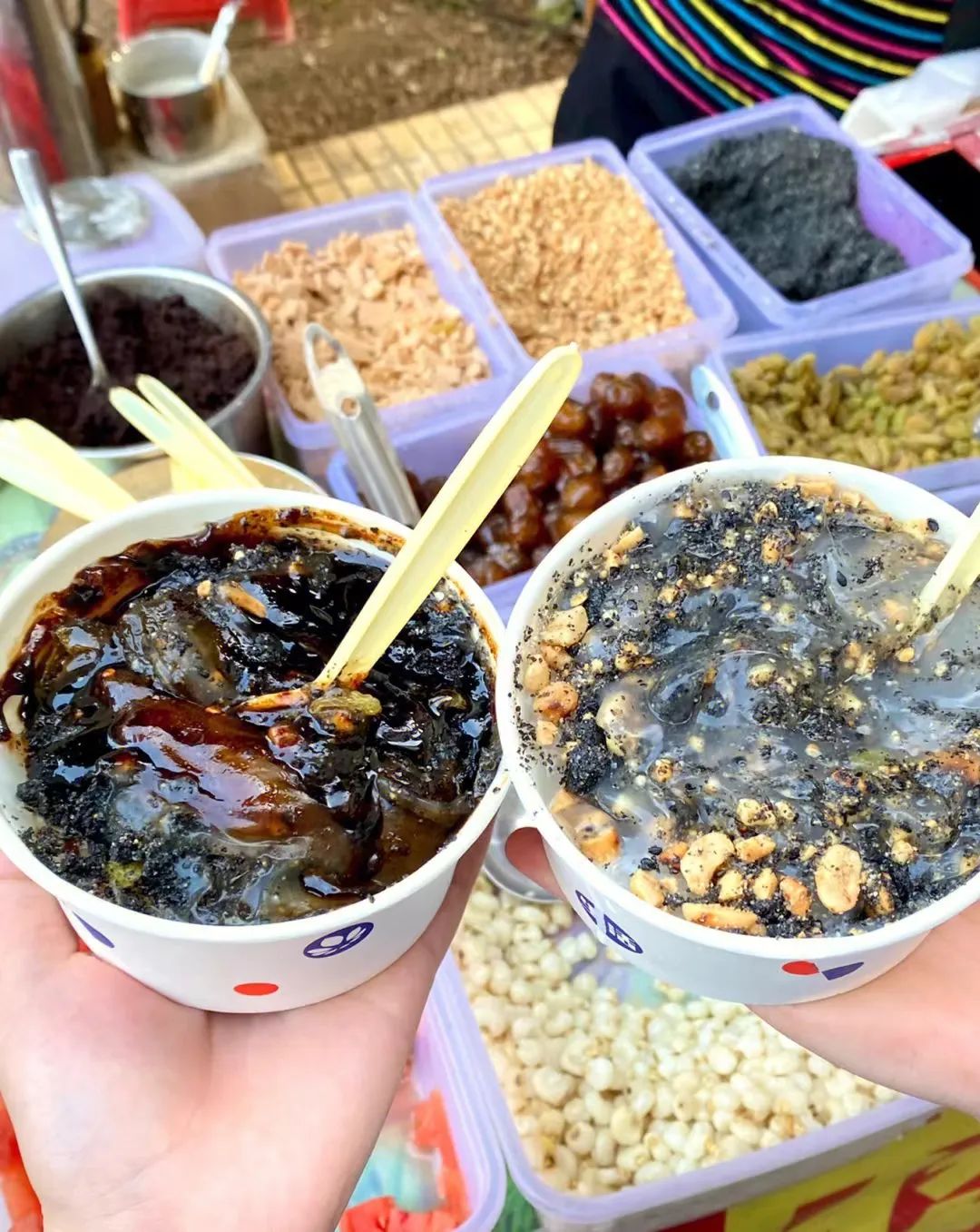 在柳州吃一碗螺蛳粉大概多少钱,柳州螺蛳粉五块钱一碗汤粉