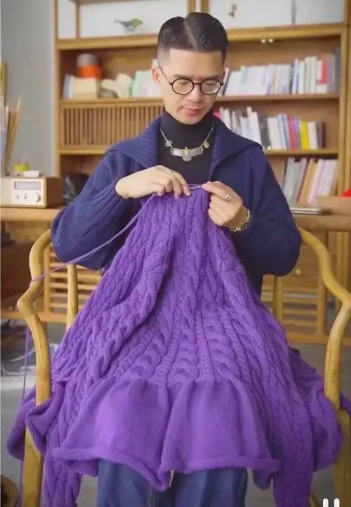 潘锐彬：全网最火织男，两登央视，一件毛衣卖8990，年入500万