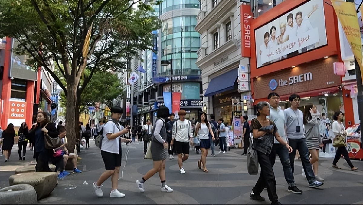 韩国首尔最著名的商业街,韩国首尔是一个魔幻的城市
