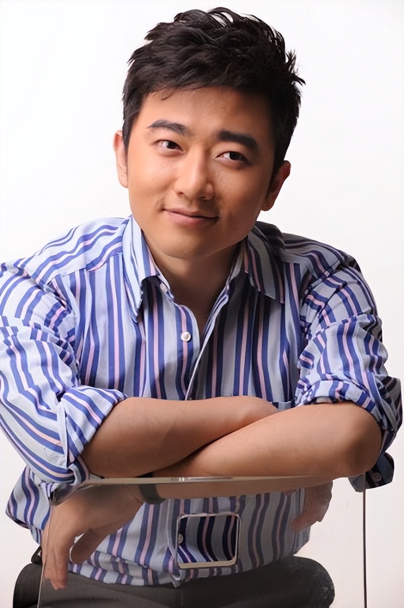 参加克林顿私人聚会的央视主持芮成钢，坐牢六年，出狱后怎样了？