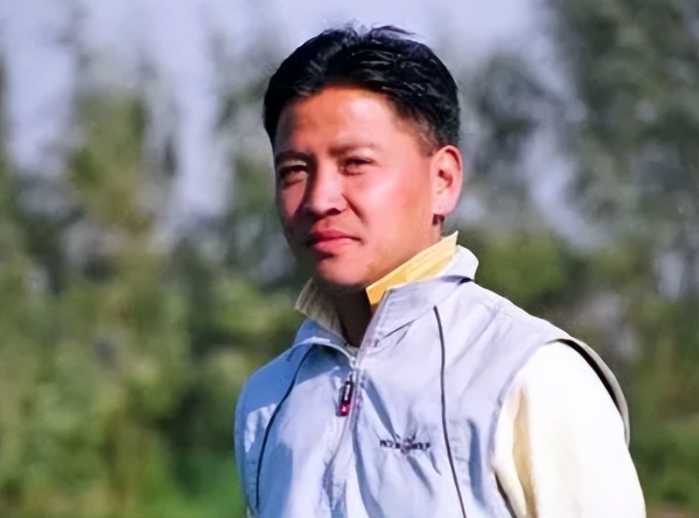 张志铭：曾给黄光裕当司机，因帅气被首富妹妹看中，赚到65亿身家