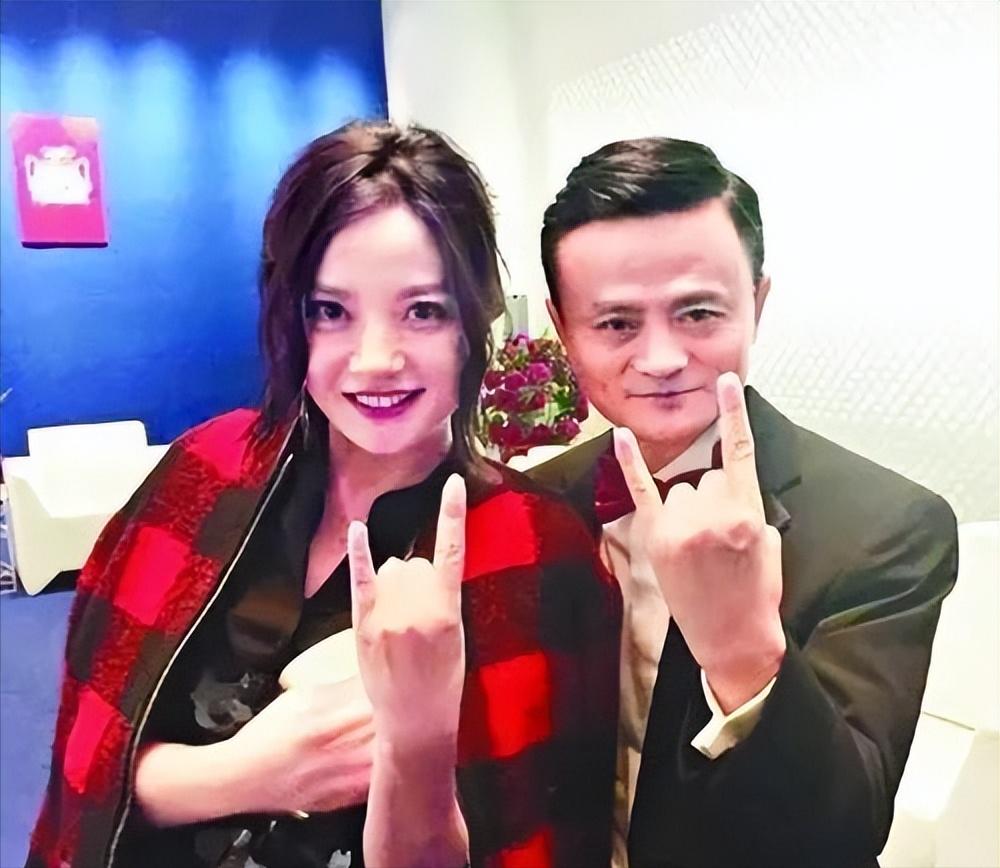 赵薇：顶风作案野心炸裂，罪行不仅仅亲日辱华，如今下场大快人心