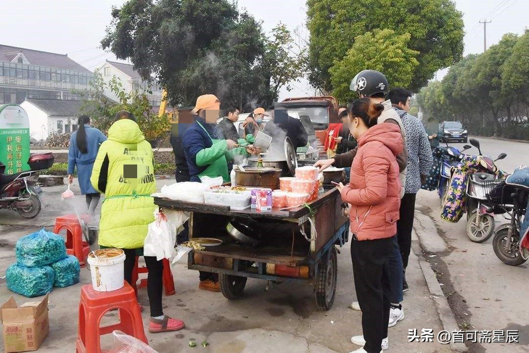 一辆三轮车早餐摊,支撑整个家庭生活,两个女儿都上了大学