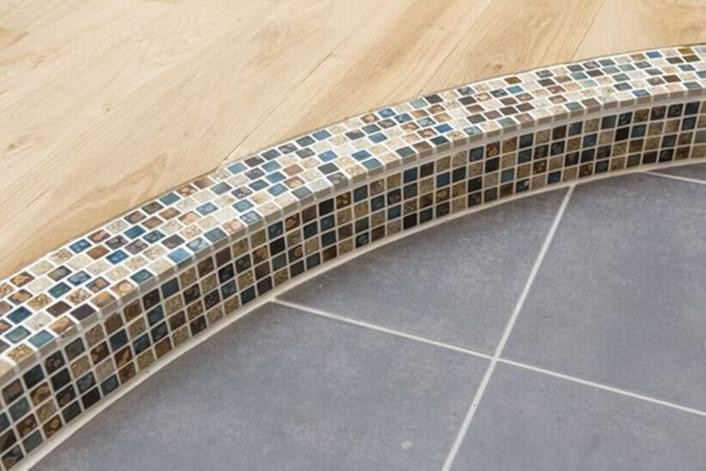 多亏朋友提醒，玄关下沉别忘了贴层马赛克砖！好处多到数不完