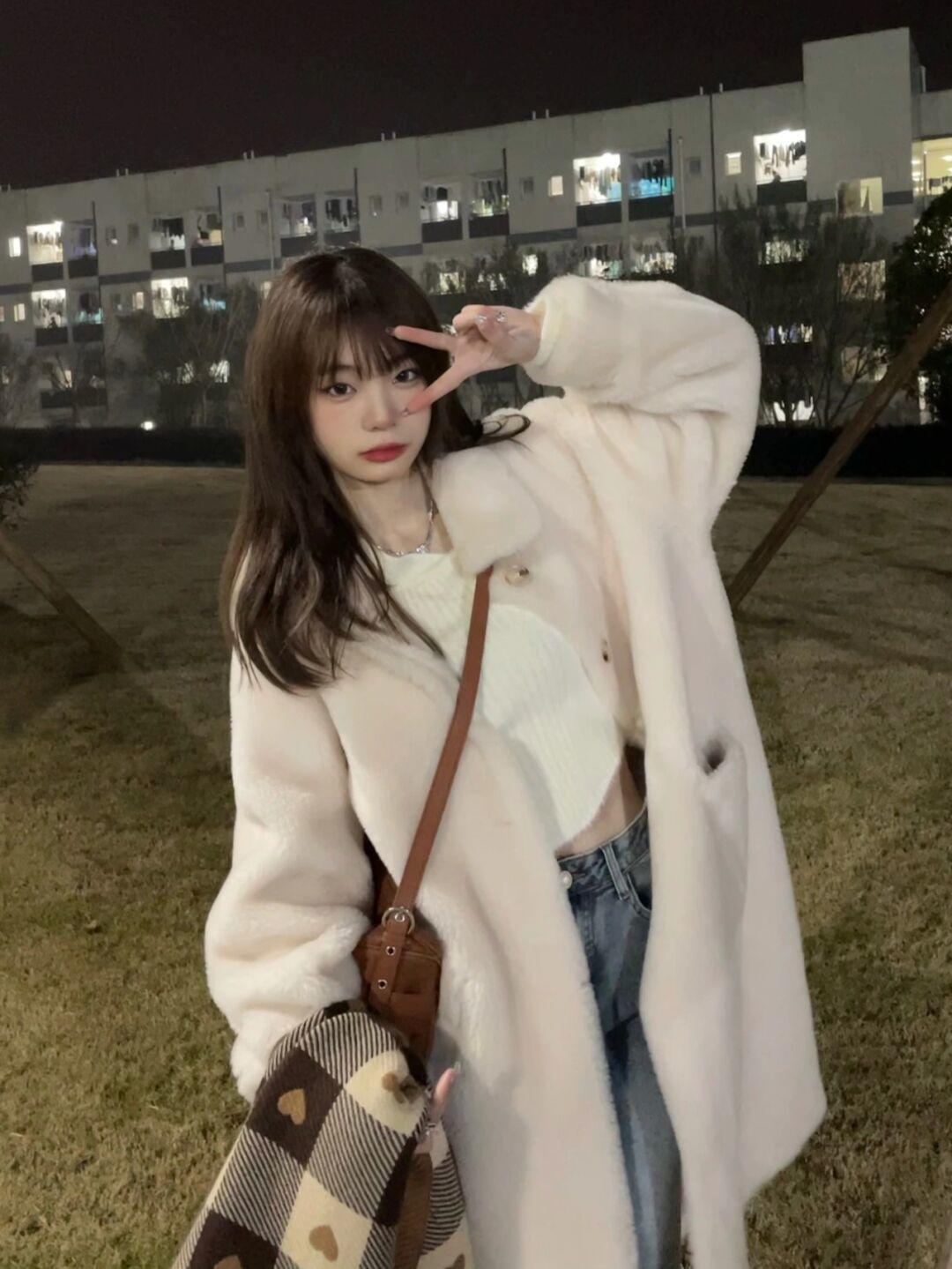 舒适薄绒外套,羊羔绒外套穿搭保暖