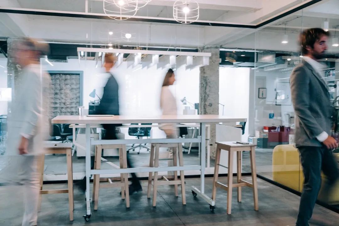 公司半死不活该留还是去,公司半死不活怎么破局