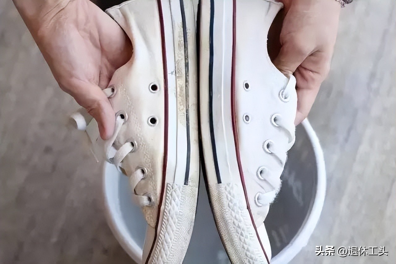 鞋子穿久了脏了怎么办,鞋子穿久了很脏怎么把它清理干净