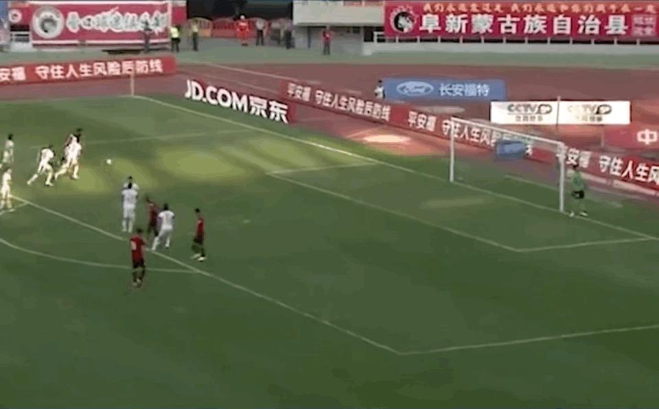 足球踩单车失误搞笑集锦,假摔集锦足球搞笑