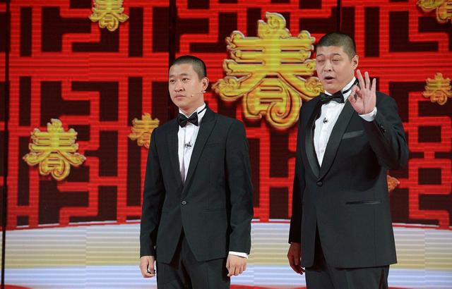 郭德纲对岳云鹏上春晚唱歌的看法,郭德纲探班岳云鹏春晚