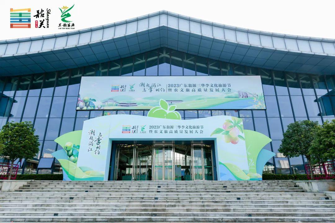 又到了吃三华李的季节,夏天就要吃酸酸甜甜的三华李