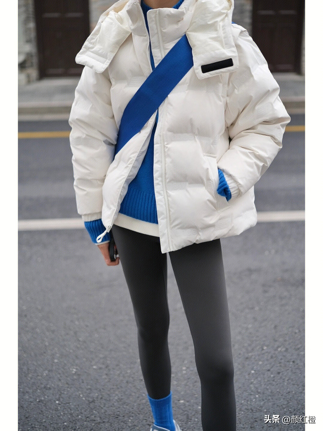 鲨鱼裤搭配长款羽绒服视频,羽绒服鲨鱼裤绝美冬天就该这么穿