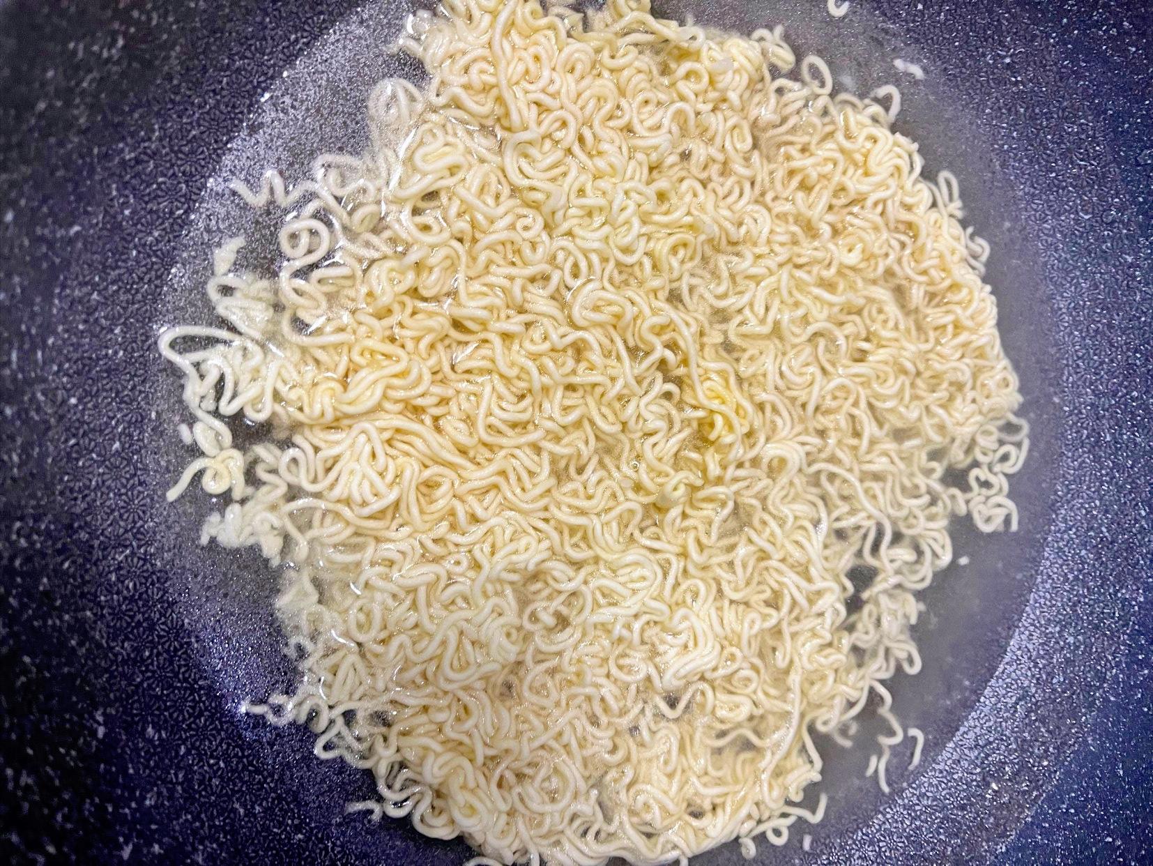 白水煮泡面怎么做,用开水泡面的神仙吃法