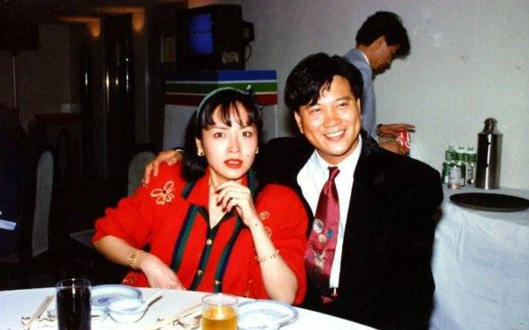 万梓良前妻恬妞与恬妮关系,恬妮和万梓良生有孩子吗