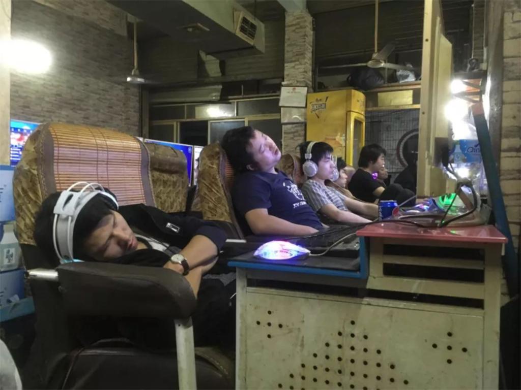 “三和大神”重启人生:那些住网吧、混日结的躺平者,已逆风翻盘