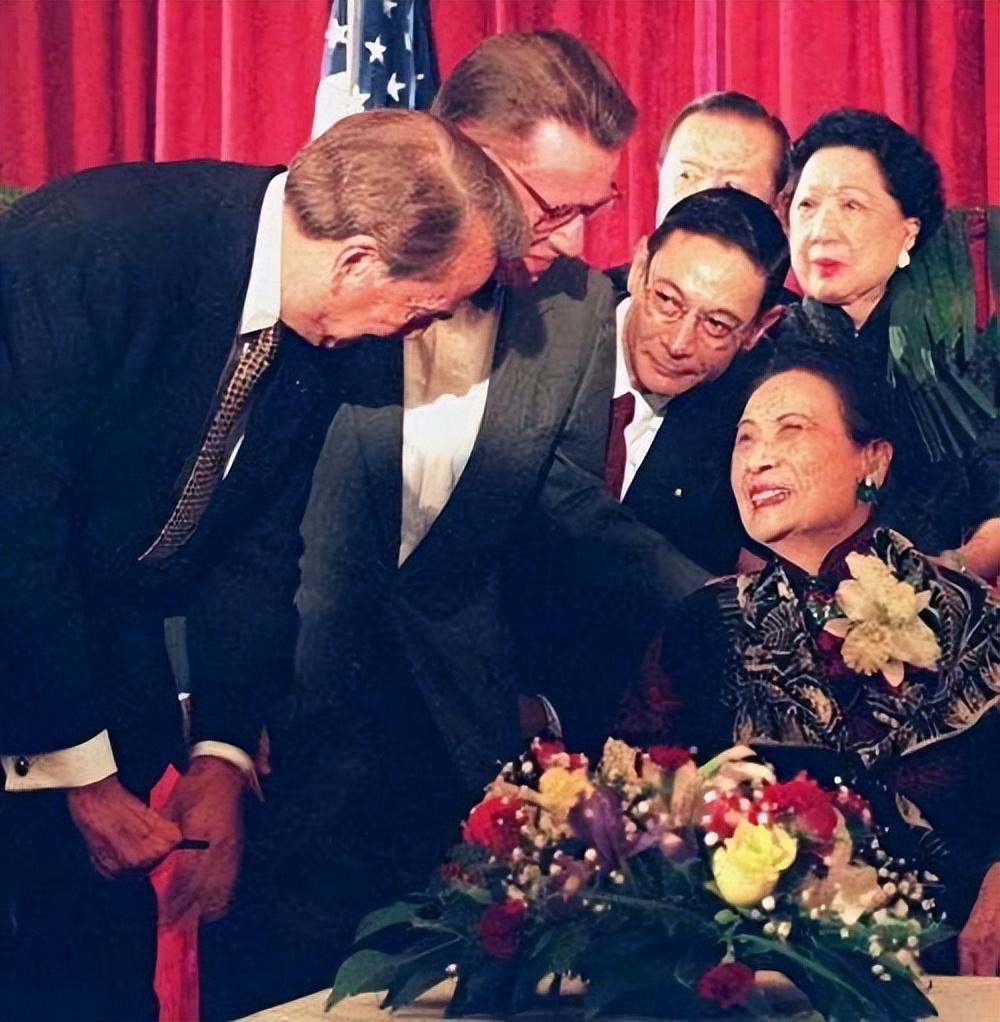 宋美龄游武当山遇老道,宋美龄去武当山游玩