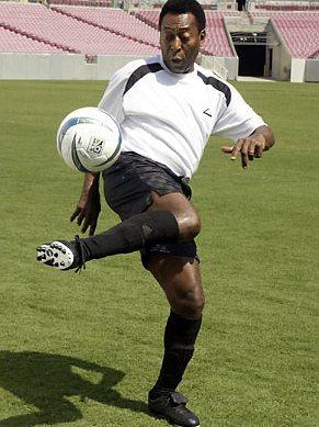 世界三大公认足球球王,球王贝利巴西足球传奇