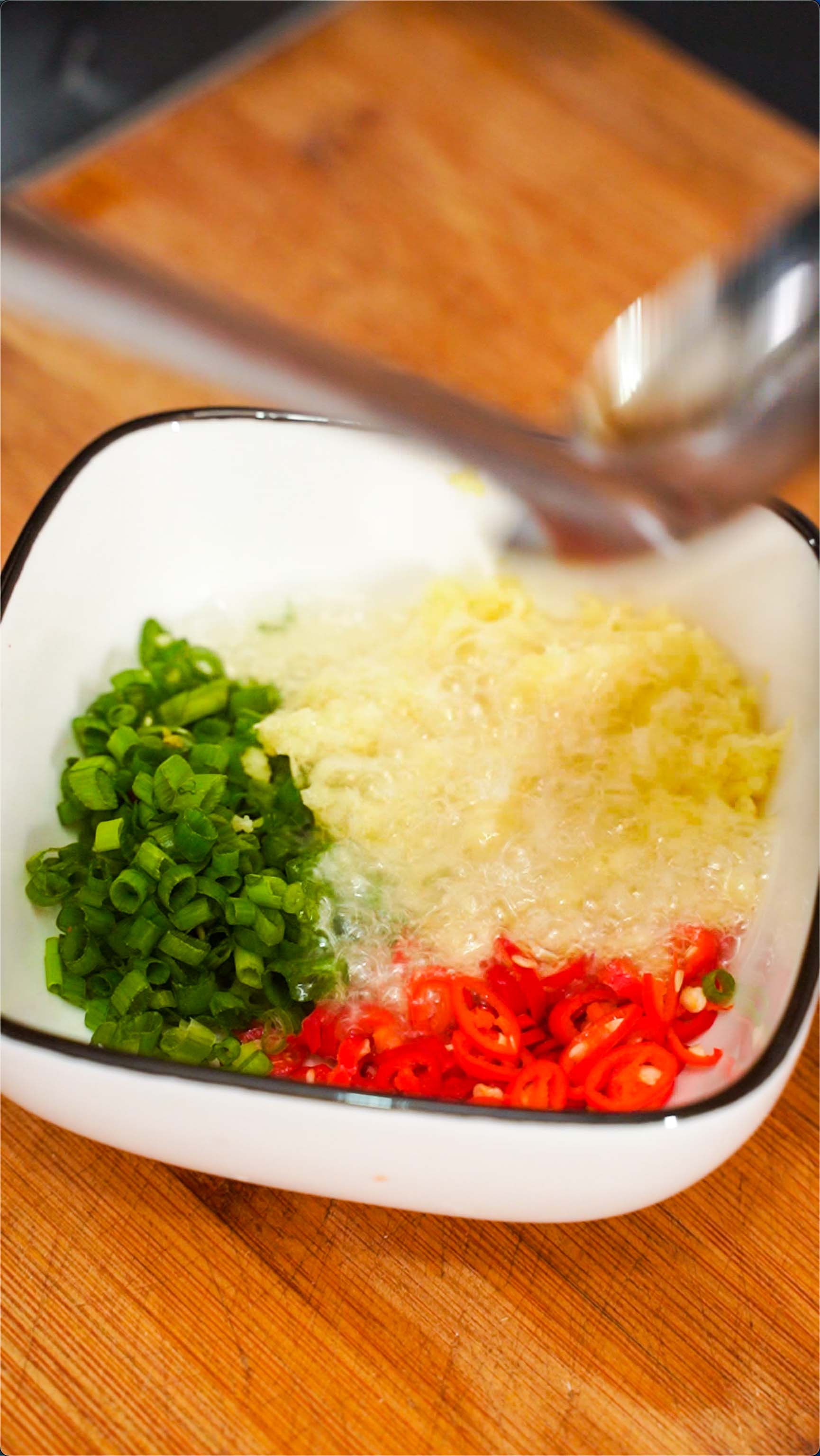 大厨教你做白切鸡视频,白切鸡这样做皮滑肉嫩超简单学会