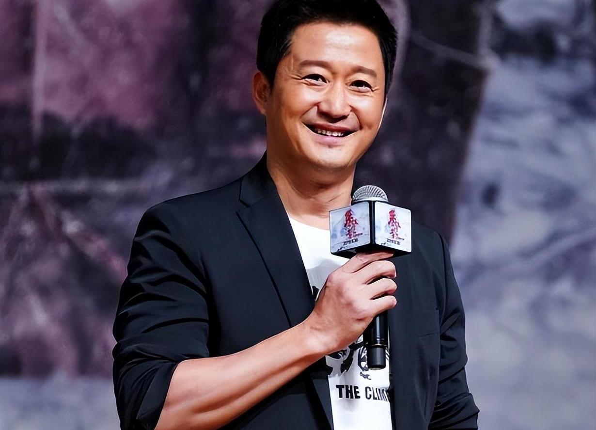 吴京父亲是干什么的,吴京和他父亲真实照片