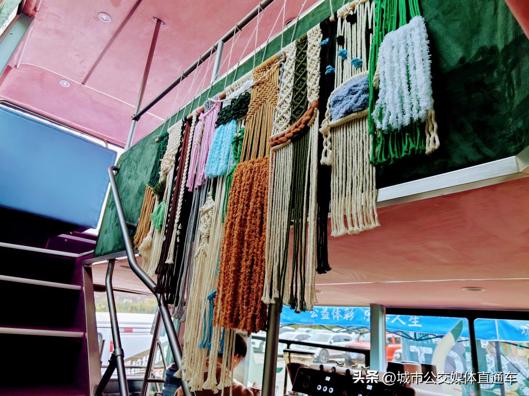 人见人爱的城市,人见人爱的公交车片段