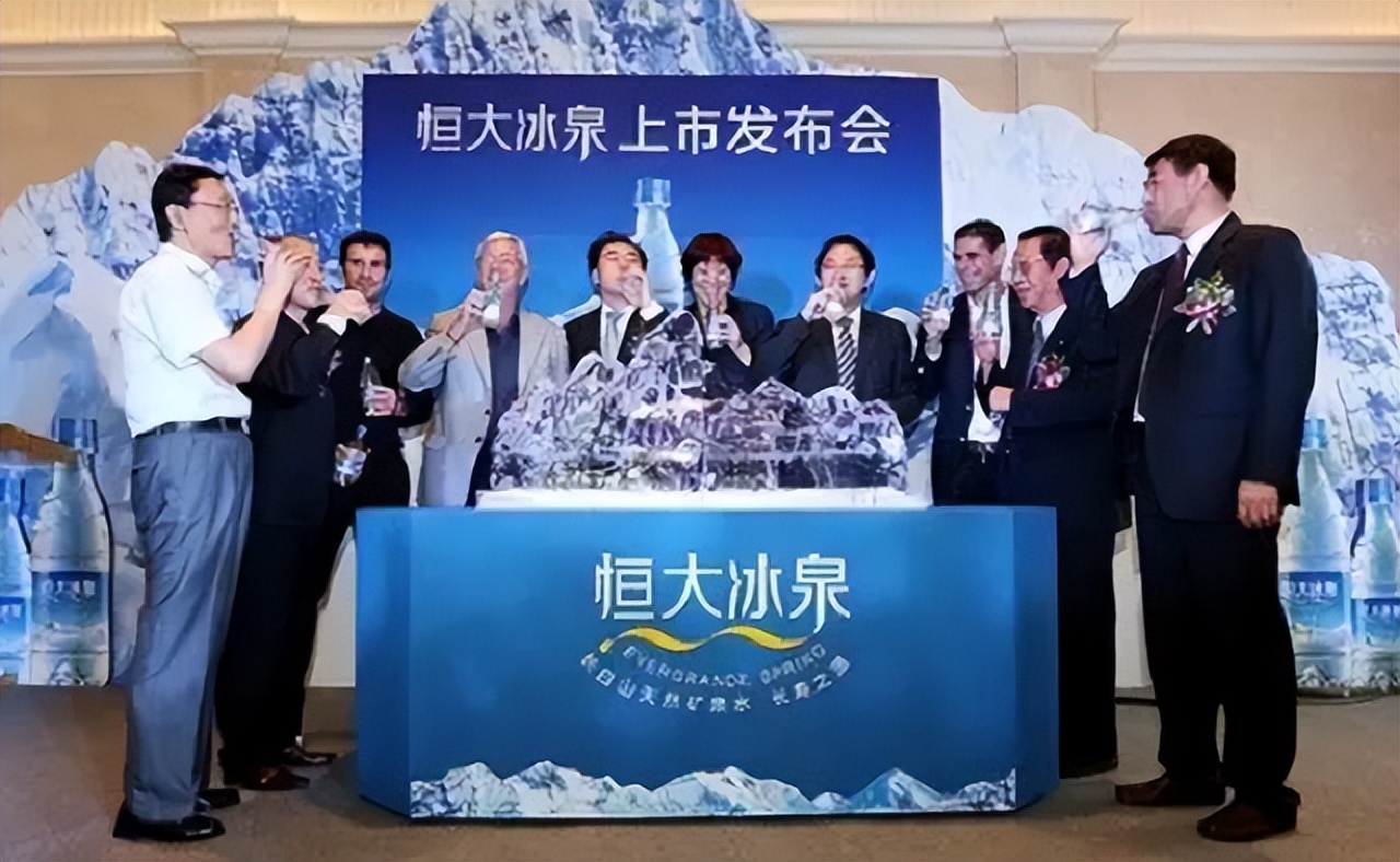 恒大冰泉10个亿打广告,恒大冰泉为什么要重新定位