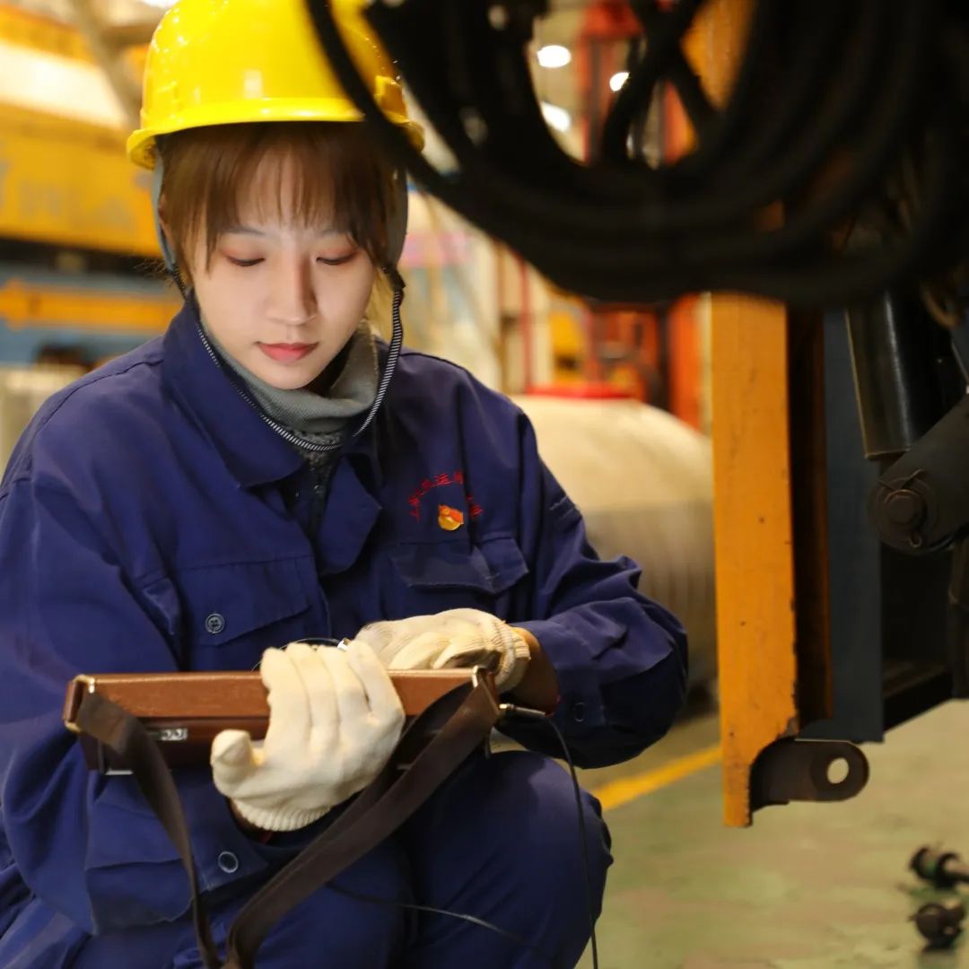 铁路人上班要全程录像,铁路人上下班穿搭差别