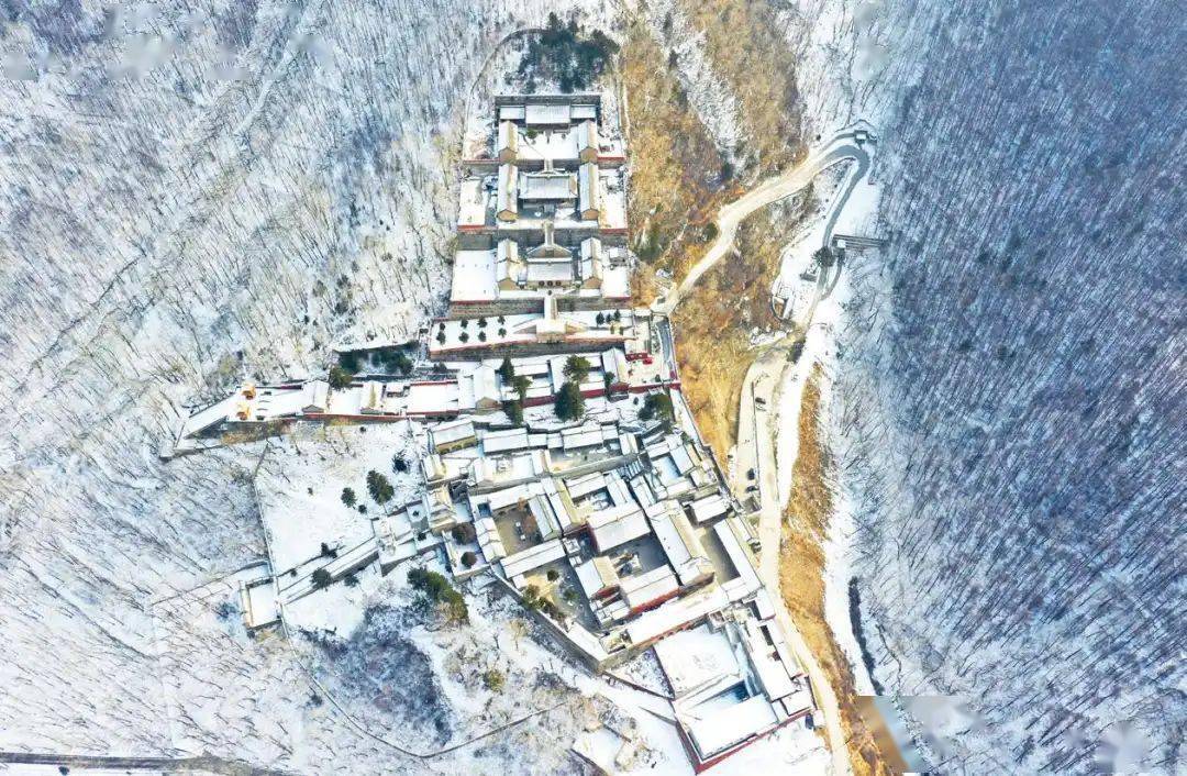 五台山一日游黛螺顶和五爷庙,来到五台山景区佛华山庄五爷庙