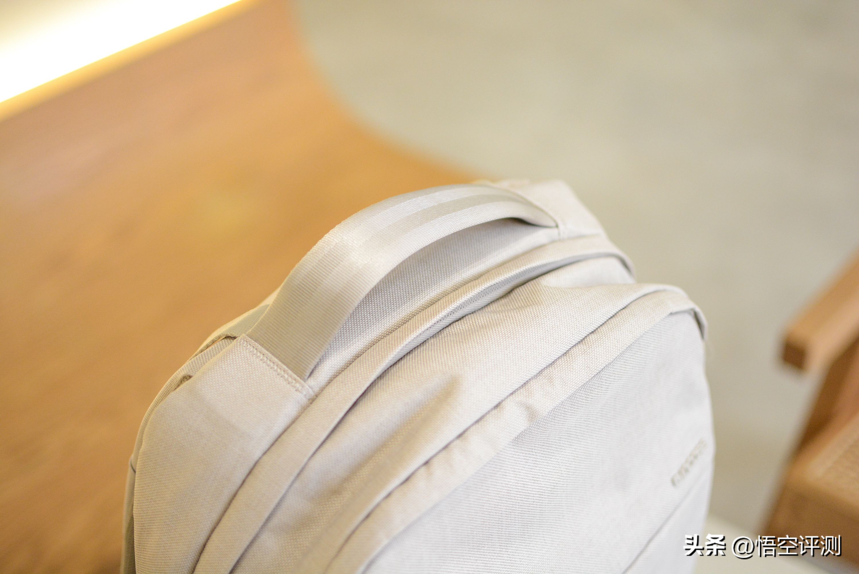 高颜值+多格收纳：进驻苹果商店，INCASECity双肩背包评测