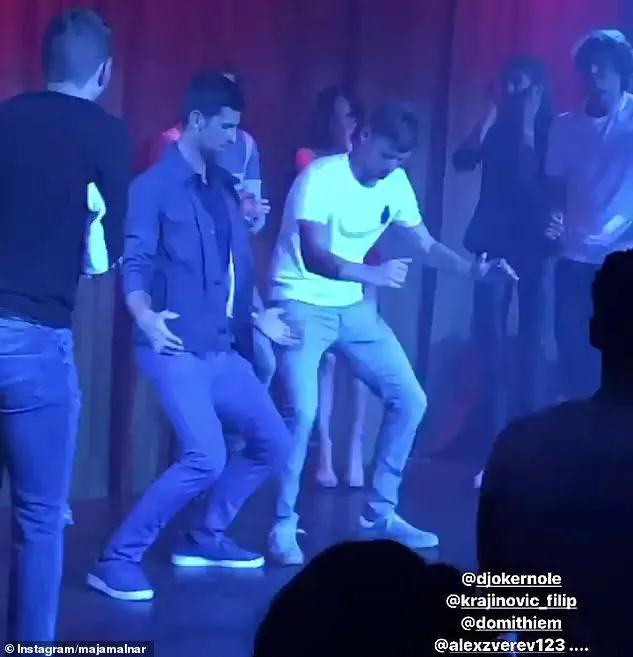 网球名将拒绝接种疫苗，妻子网上还发布假消息，网友：就这水平？