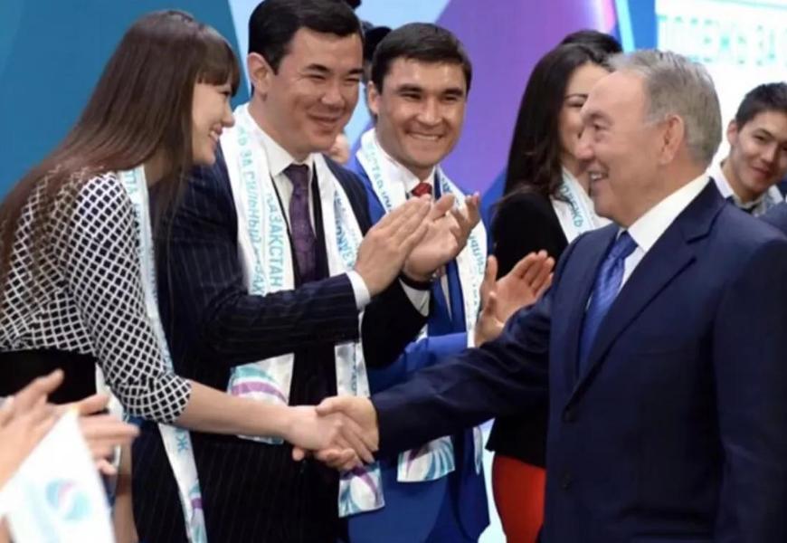 世界前三主攻排球少年,26岁排球美女