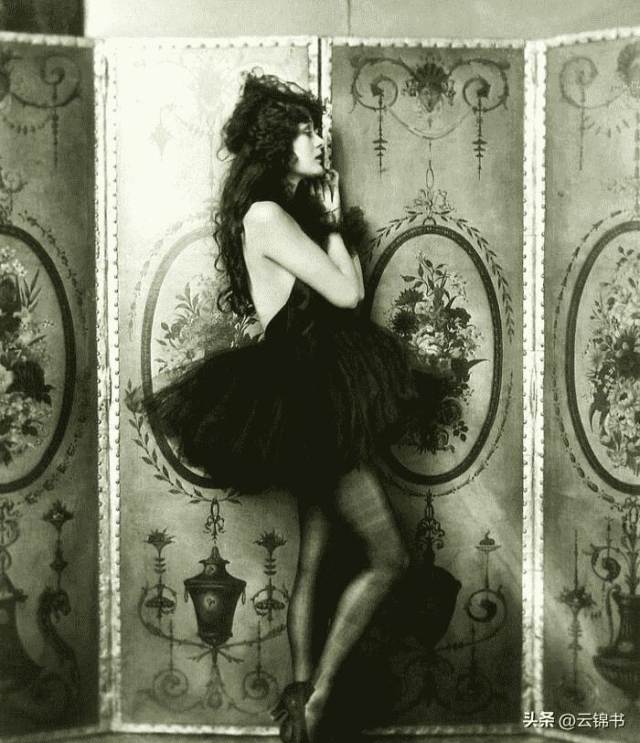 30张影像展现花楼女子媚态百出，丰乳肥臀之绝美风姿
