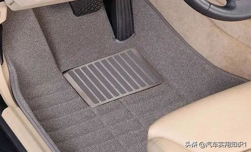 汽车脚垫xpe和pvc哪个材质好,汽车脚垫选购指南哪种材质最适合