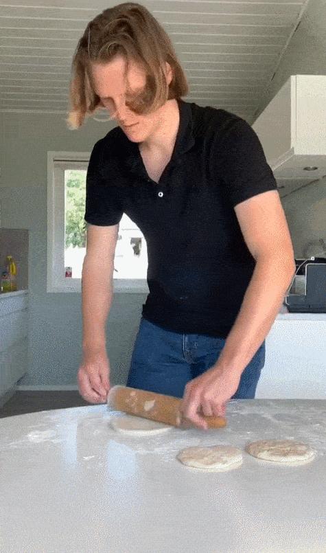 外国小伙在中国爆火，获赞超2.7亿！大秀“中式养生”看呆网友