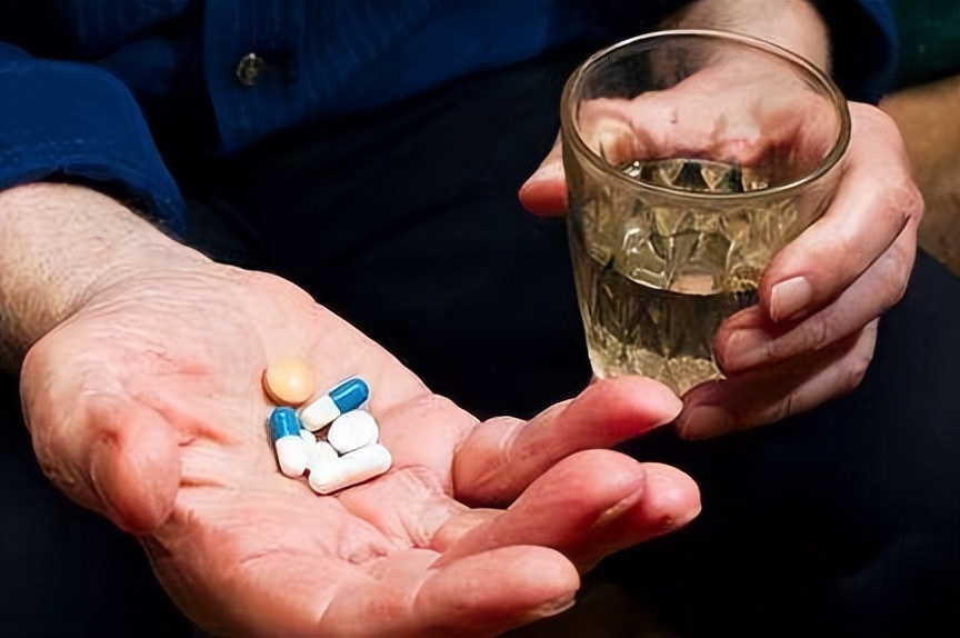 阿莫西林和头孢属于同种抗生素吗,世界上两大抗生素阿莫西林和头孢