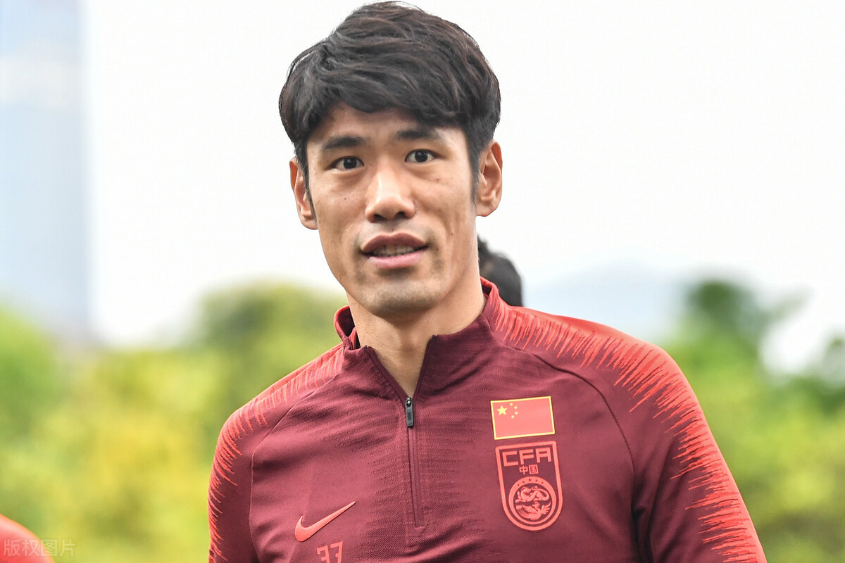 李铁张鹭被查后，海港队国脚丑闻被揭发，吕文君遭妻子炮轰