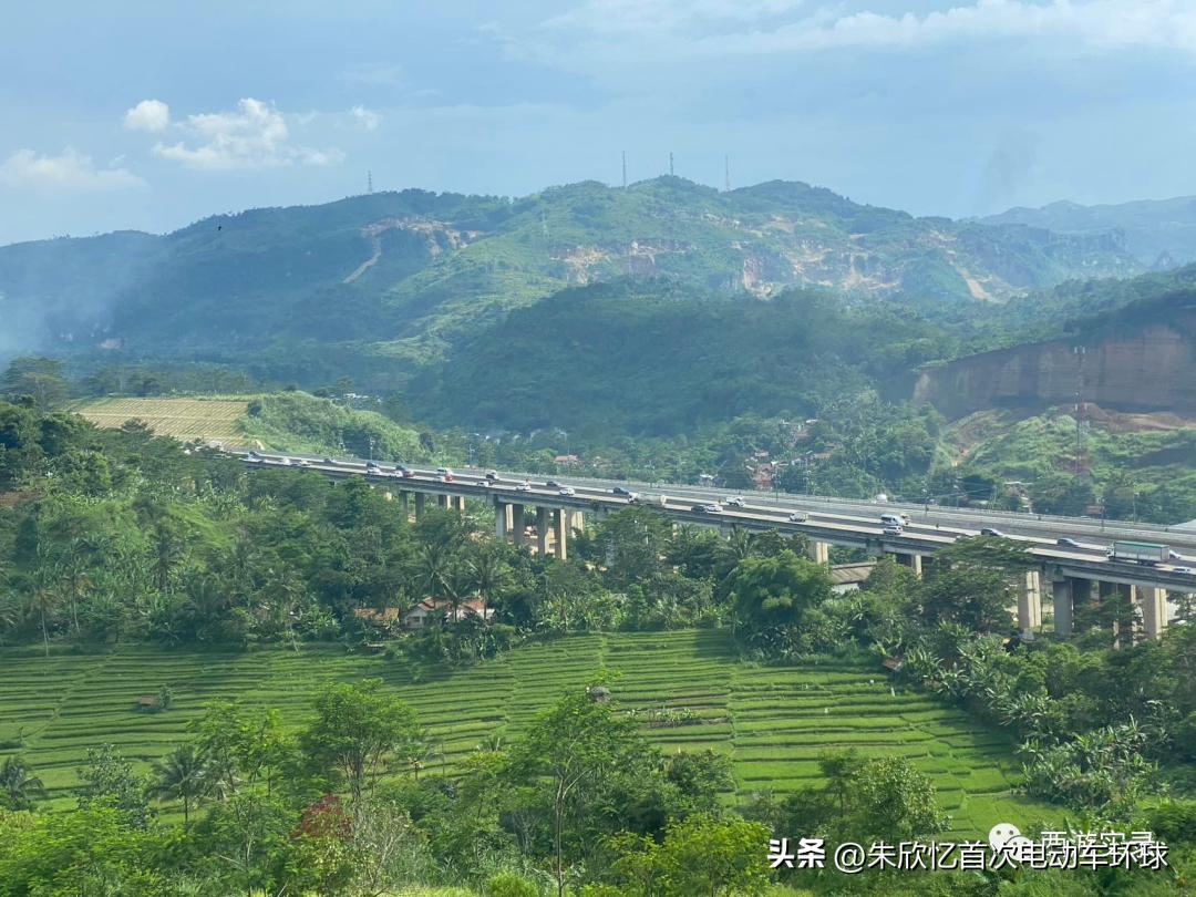 印尼进口中国火车车厢,印尼火车与高铁不一样