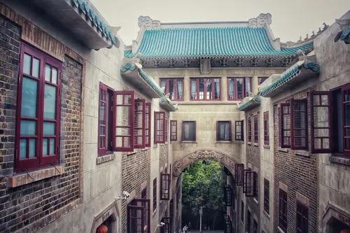 武汉大学被誉为最美大学主要不在于樱花，而在于其建筑和山水园林