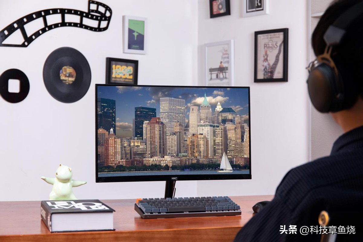 小小的也很沉浸，HKCC240就是你小桌面观影神器