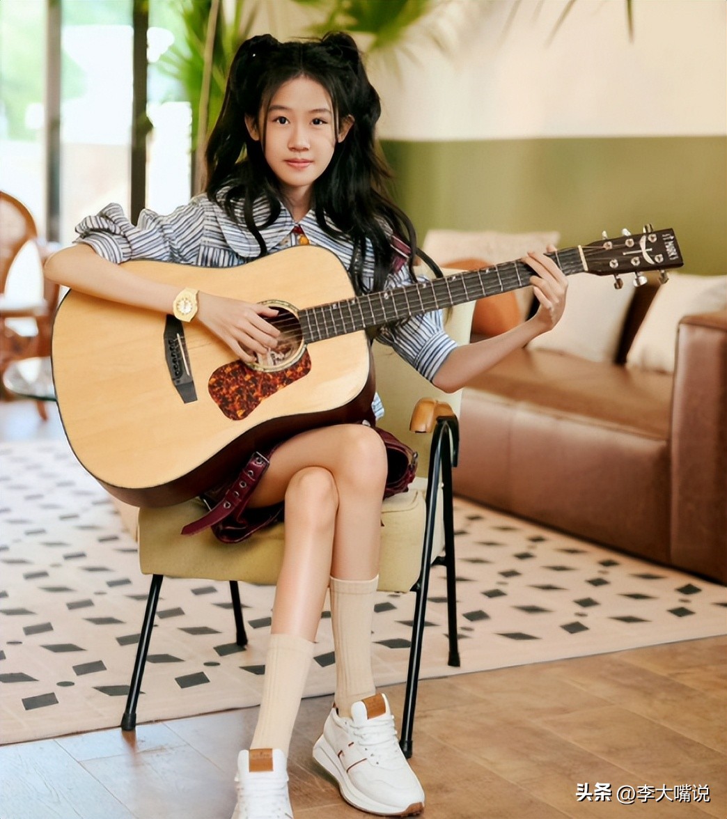 陆毅父女拍写真，贝儿双腿太细遭质疑，鲍蕾晒花絮视频力证未p图