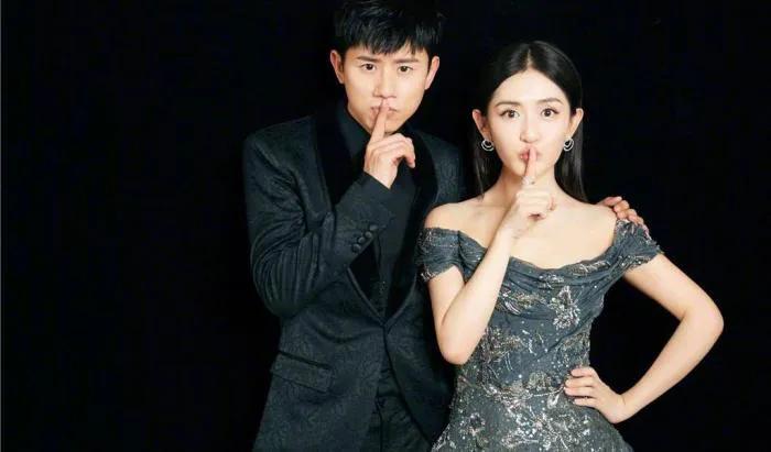 谢娜母女照片对比,谢娜晒两女儿合照