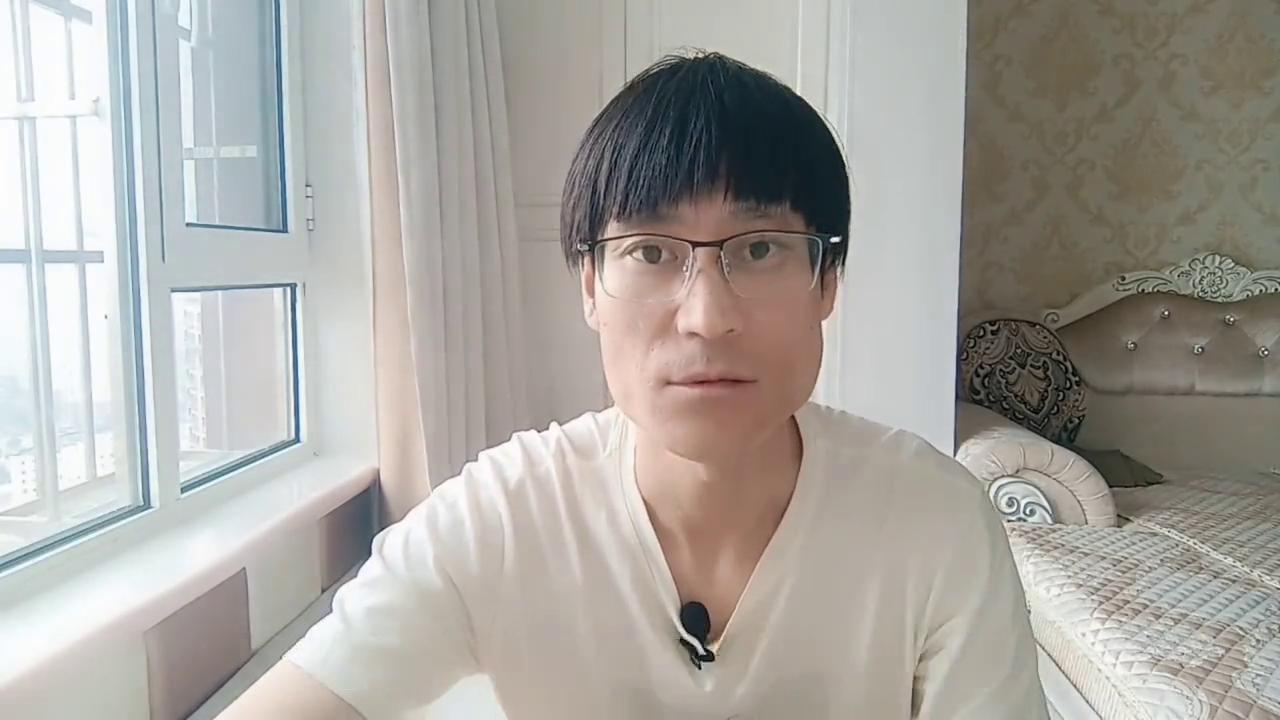 有些人喜欢贬低别人抬高自己,有些人总喜欢贬低别人来抬高自己