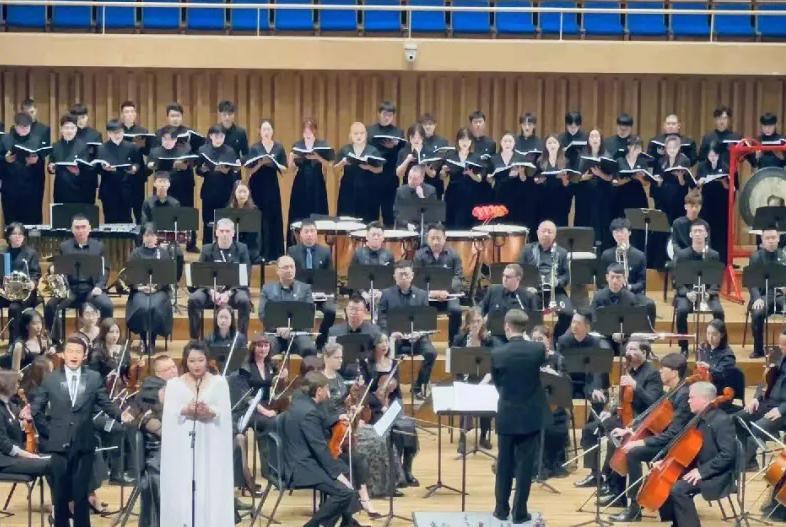 威德曼大提琴协奏曲《黑暗琴弦》的音色音响特征