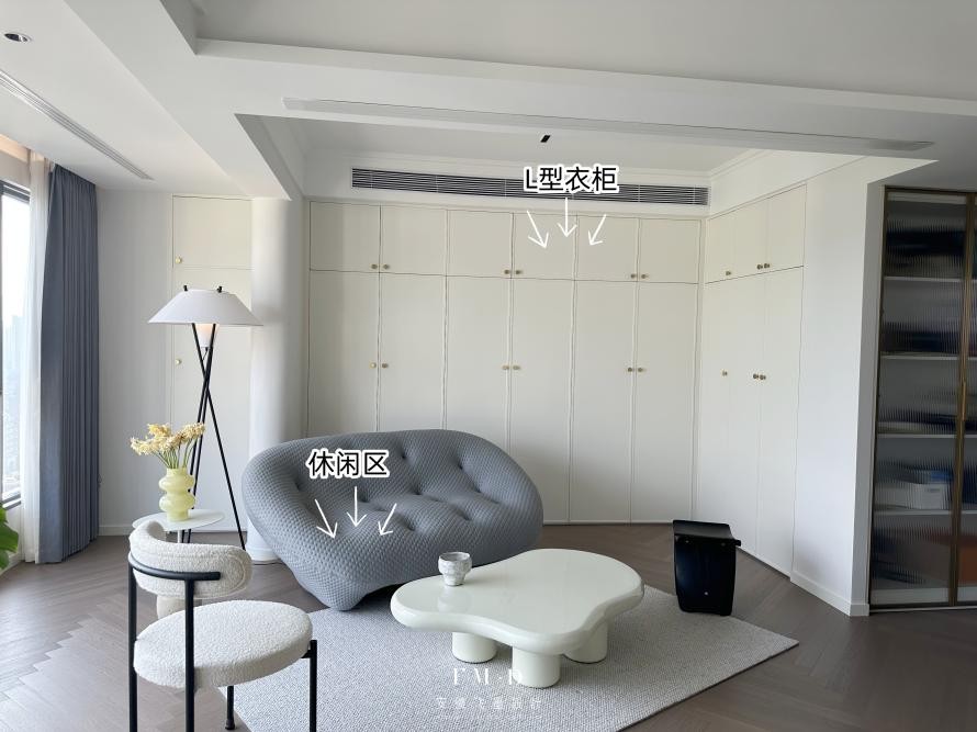 卧室床尾怎么布置好看,卧室床尾空间小怎么布置