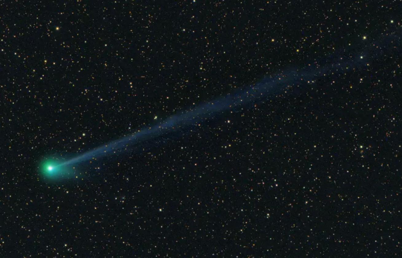 50亿吨彗星向地球飞来,一颗彗星正逼近地球多远