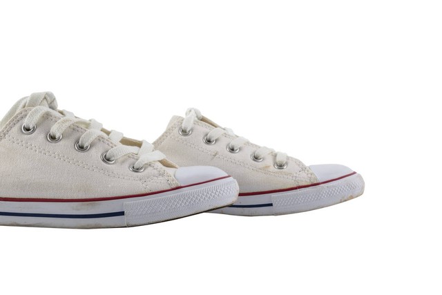 如何清洁白鞋上的污渍,如何清洁白鞋