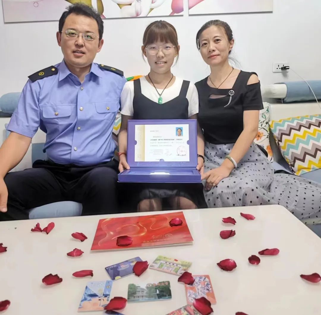 大学录取通知书可以买火车票吗,录取通知书坐飞机能打折吗