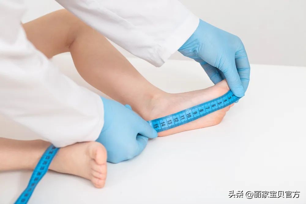 怎么区分宝宝脚长多少,婴幼儿脚长标准对照表