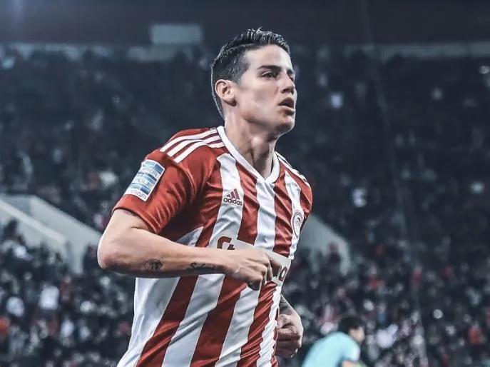 2014年巴西青年踢出第一个球,世界杯巴西9号凌空射门