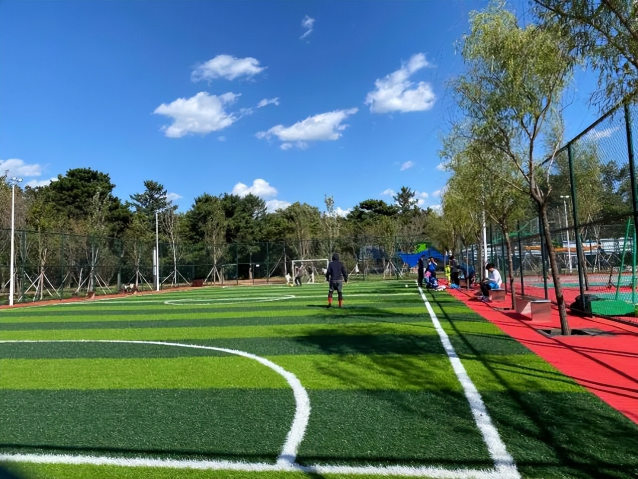 辛巴辛有志以直播电商赋能于农,“乐小星走公益”