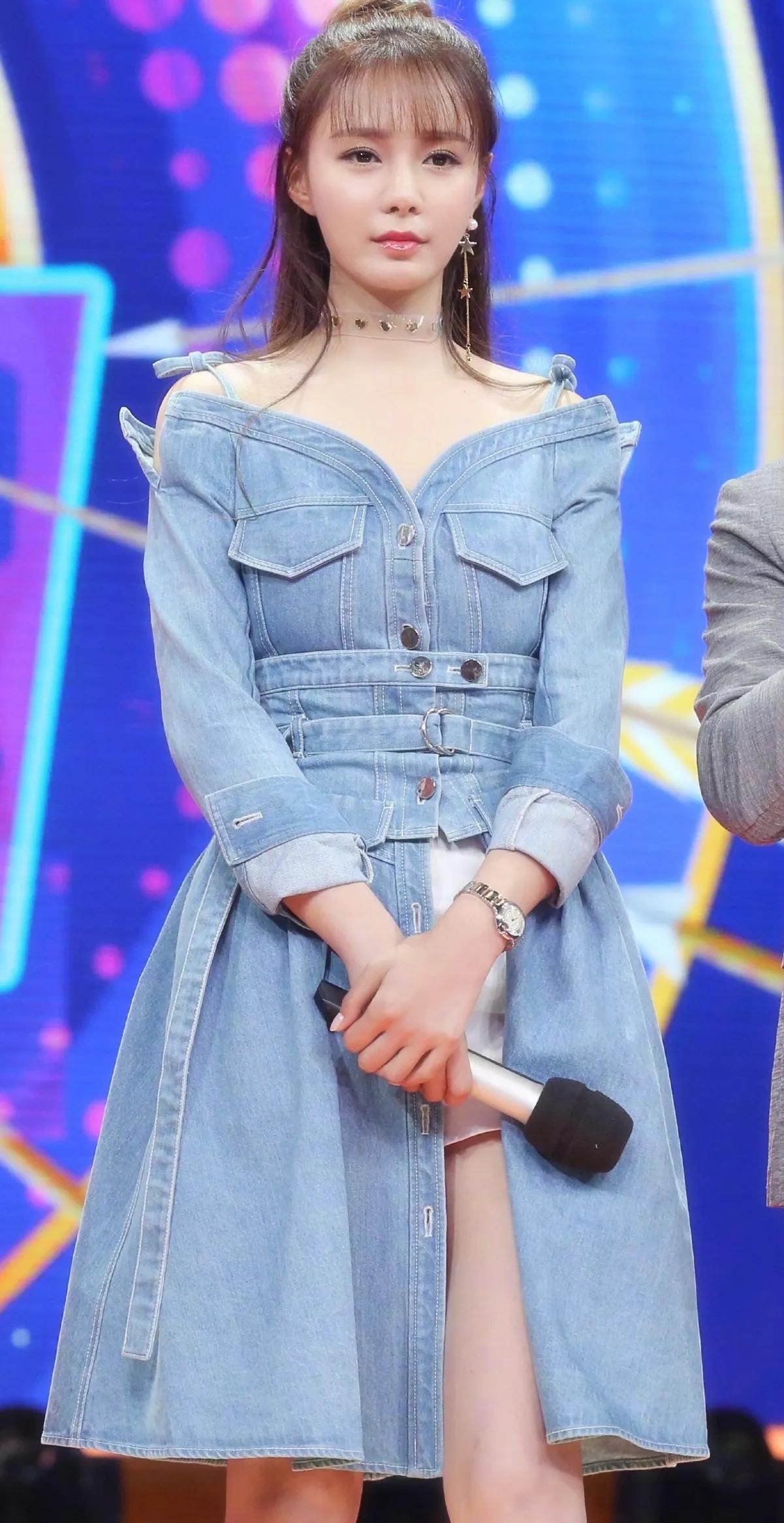 沈梦辰火星情报局高跟鞋,我们都爱笑沈梦辰高跟鞋